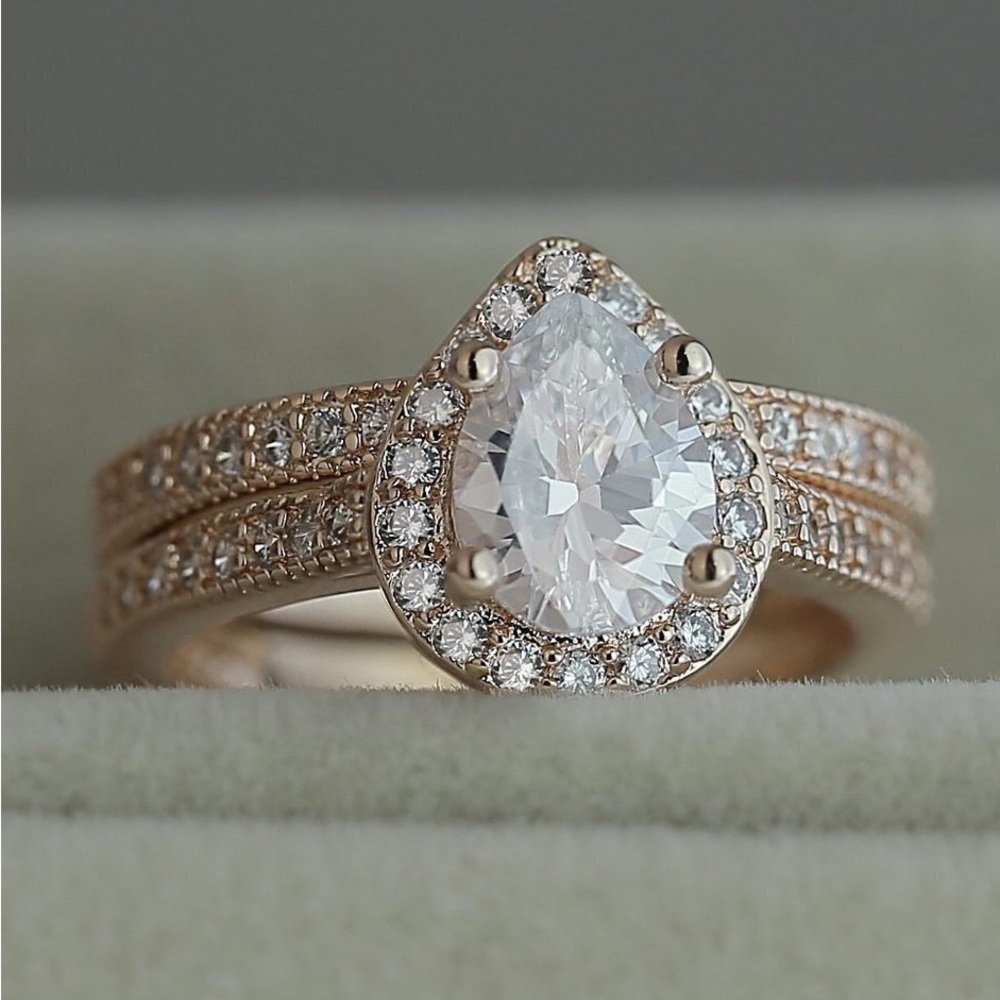Elegant Gold and Silver Teardrop Ring